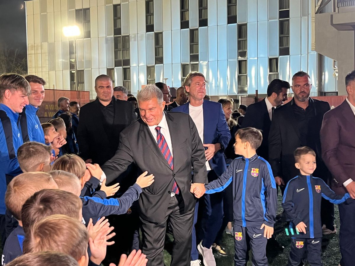 Joan Laporta, în România! Imagini tari din această seară: „Știți de ce n-au fost invitați Hagi și Popescu?”