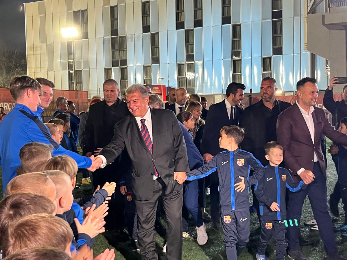 Joan Laporta, în România! Imagini tari din această seară: „Știți de ce n-au fost invitați Hagi și Popescu?”