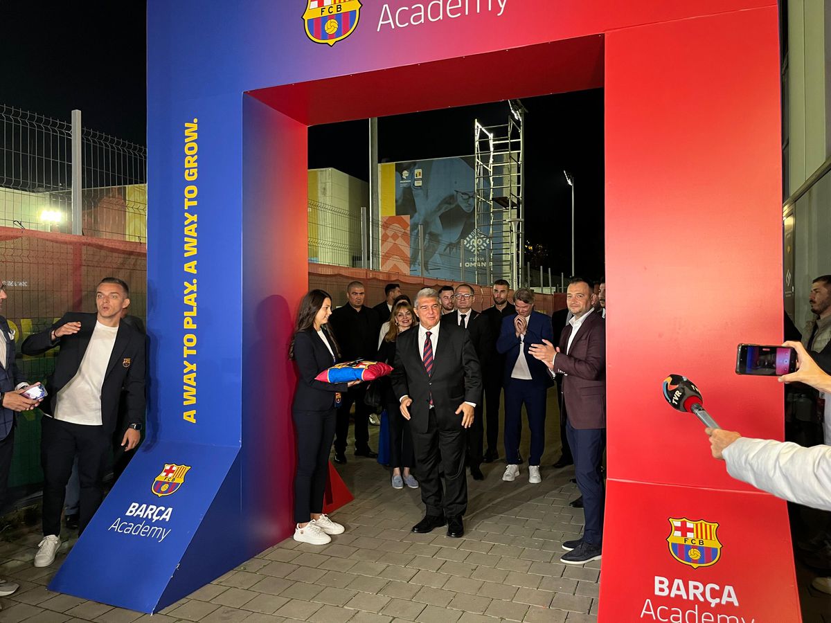 Gică Popescu a replicat tăios, după ce el și Hagi n-au fost invitați la inaugurarea academiei Barcelonei la București: „S-au înșelat! Ne vedem azi la Parlament”