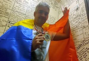 Românul Bogdan Zurbagiu a străbătut Canalul Mânecii, considerat Everestul înotătorilor de cursă lungă