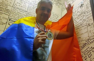 Românul Bogdan Zurbagiu a străbătut Canalul Mânecii, considerat Everestul înotătorilor de cursă lungă