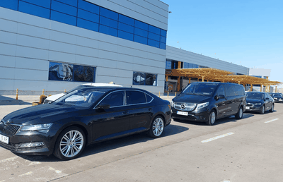 Mobilitatea sportivilor care călătoresc cu avionul – soluții moderne de închiriere auto cu șofer