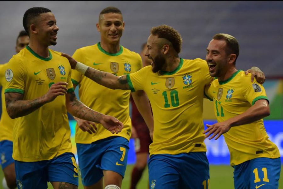 Everton Ribeiro, în trcioul naționalei Braziliei (primul din dreapta) / Foto: Instagram Drama brazilianului participant la Mondialul din Qatar 2022: „Am fost operat de cancer tiroidian. Îl voi învinge!”