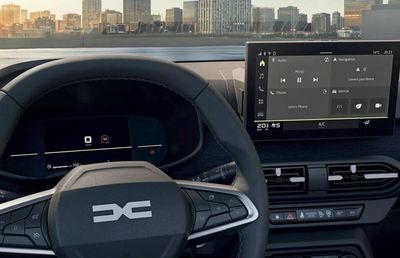 S-au lansat noile modele Dacia, la final de 2025 » Mașinile au „aripioare de rechin” și vor fi mai ieftine decât ale rivalelor