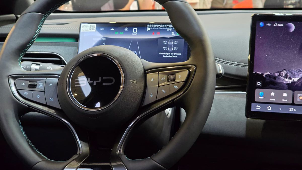 BYD a prezentat la Salonul Auto București modelele din noua generație » Ce este inovatorul sistem hibrid DM-i și cât costă