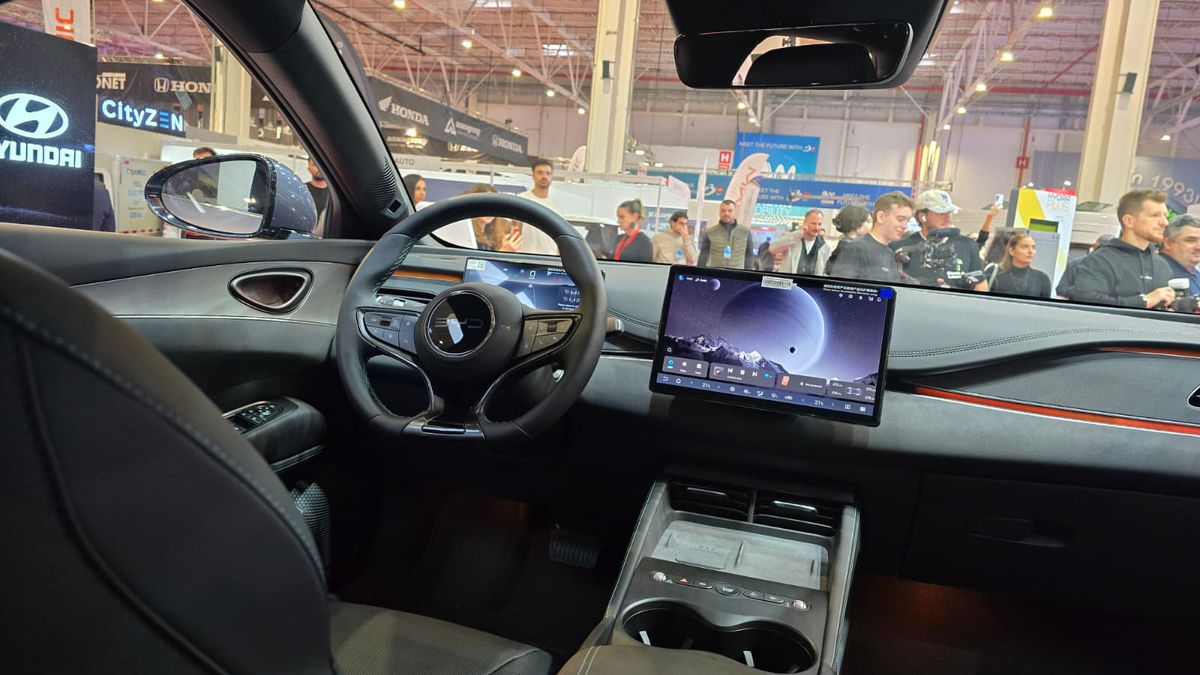 BYD a prezentat la Salonul Auto București modelele din noua generație » Ce este inovatorul sistem hibrid DM-i și cât costă