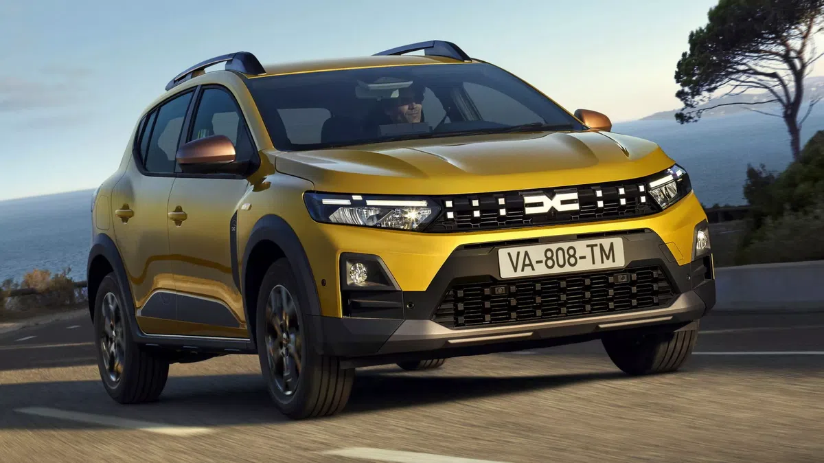 S-au lansat noile modele Dacia, la final de 2025 » Mașinile au „aripioare de rechin” și vor fi mai ieftine decât ale rivalelor