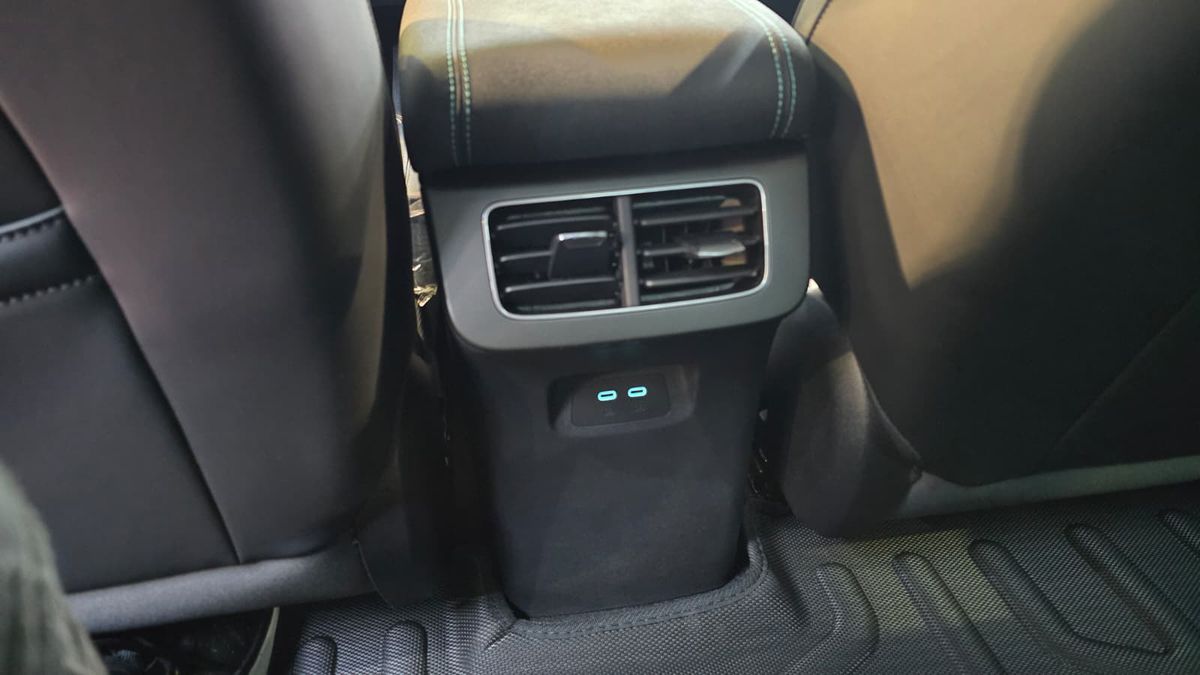 BYD a prezentat la Salonul Auto București modelele din noua generație » Ce este inovatorul sistem hibrid DM-i și cât costă