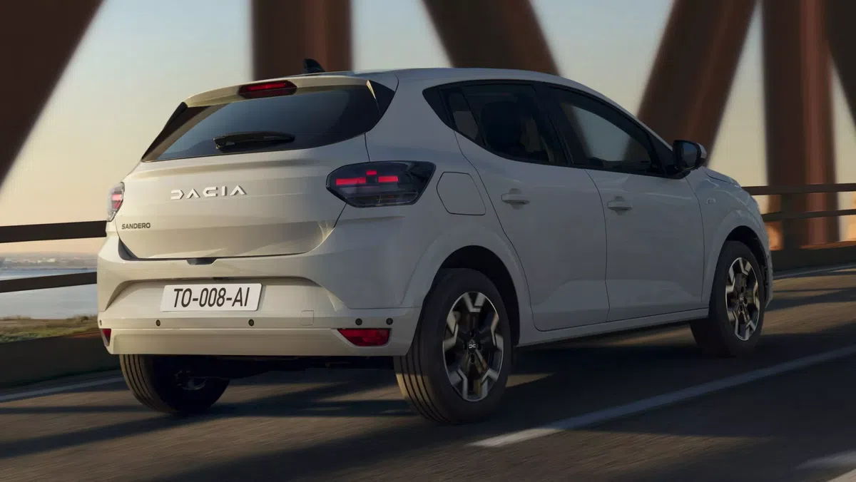 S-au lansat noile modele Dacia, la final de 2025 » Mașinile au „aripioare de rechin” și vor fi mai ieftine decât ale rivalelor