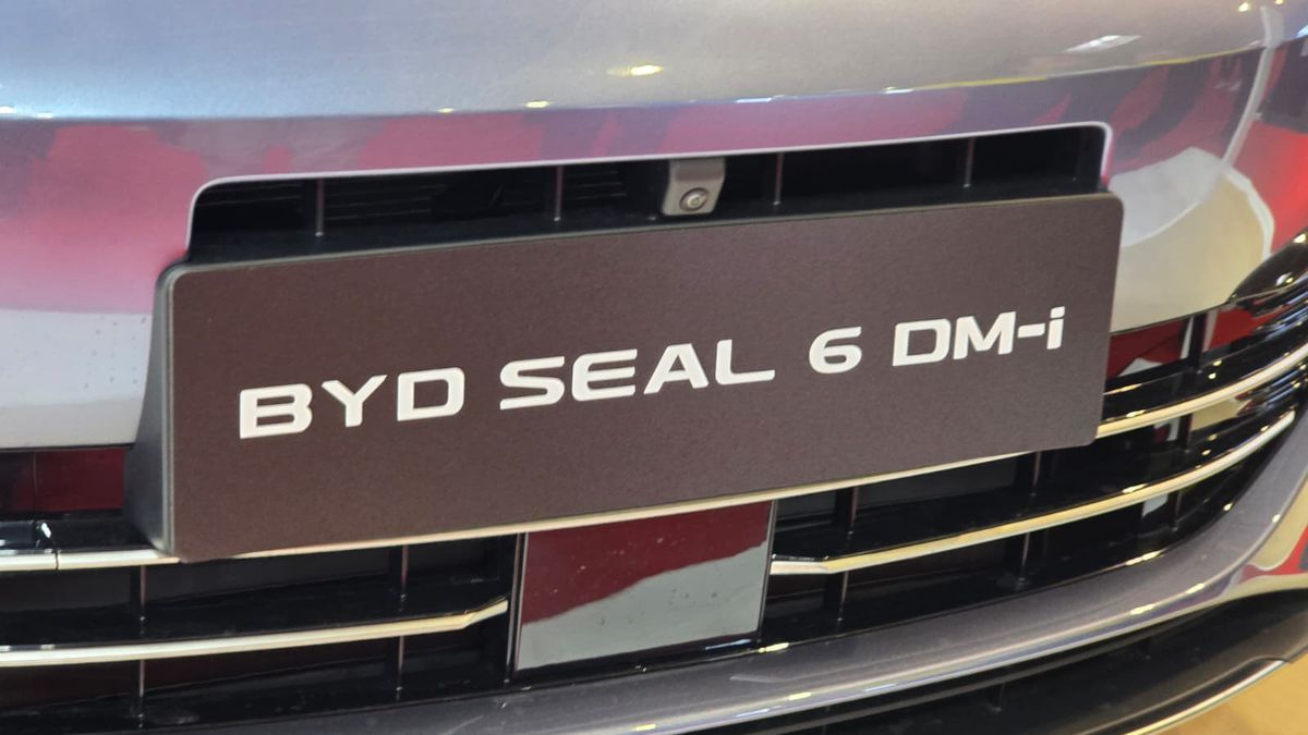 BYD a prezentat la Salonul Auto București modelele din noua generație » Ce este inovatorul sistem hibrid DM-i și cât costă