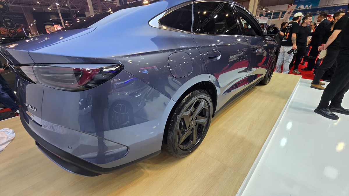 BYD a prezentat la Salonul Auto București modelele din noua generație » Ce este inovatorul sistem hibrid DM-i și cât costă