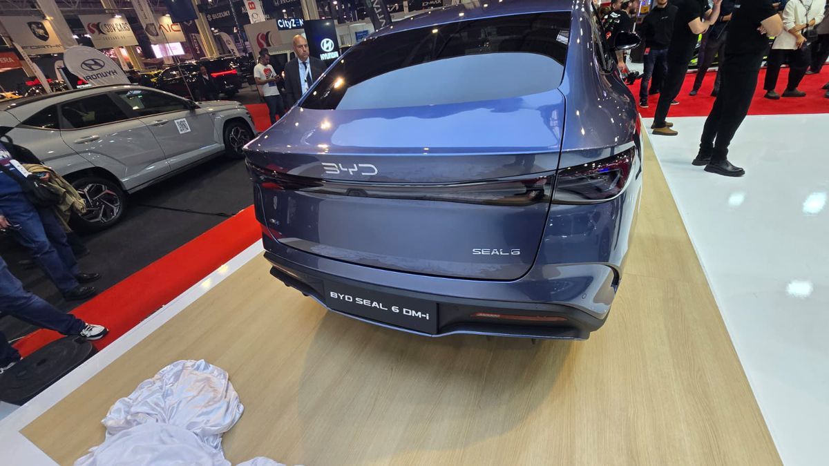 BYD a prezentat la Salonul Auto București modelele din noua generație » Ce este inovatorul sistem hibrid DM-i și cât costă