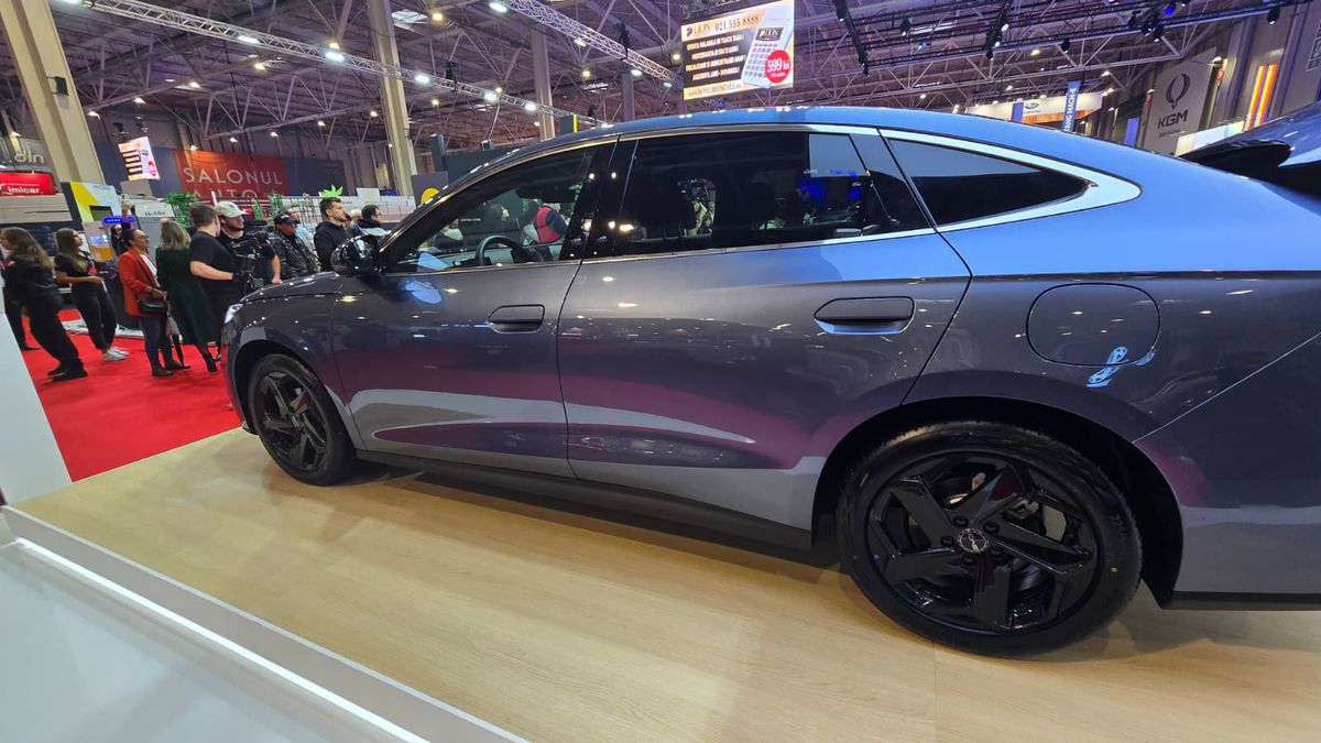 BYD a prezentat la Salonul Auto București modelele din noua generație » Ce este inovatorul sistem hibrid DM-i și cât costă