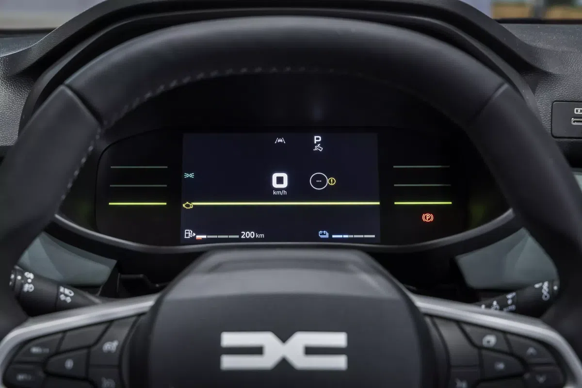 S-au lansat noile modele Dacia, la final de 2025 » Mașinile au „aripioare de rechin” și vor fi mai ieftine decât ale rivalelor