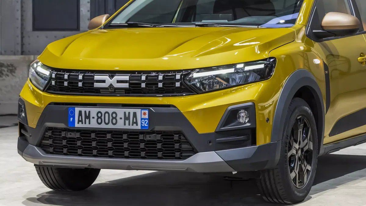 S-au lansat noile modele Dacia, la final de 2025 » Mașinile au „aripioare de rechin” și vor fi mai ieftine decât ale rivalelor
