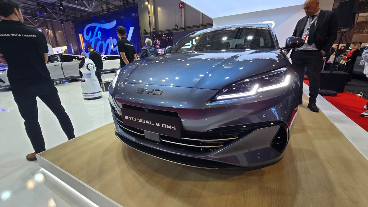 BYD a prezentat la Salonul Auto București modelele din noua generație » Ce este inovatorul sistem hibrid DM-i și cât costă