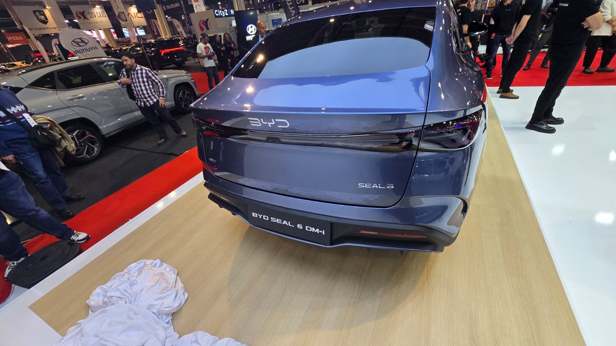 BYD a prezentat la Salonul Auto București modelele din noua generație » Ce este inovatorul sistem hibrid DM-i și cât costă