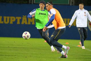 „Nu va fi primit cu flori” » Ce-l așteaptă pe Lisav Eissat la debutul pe Arena Națională