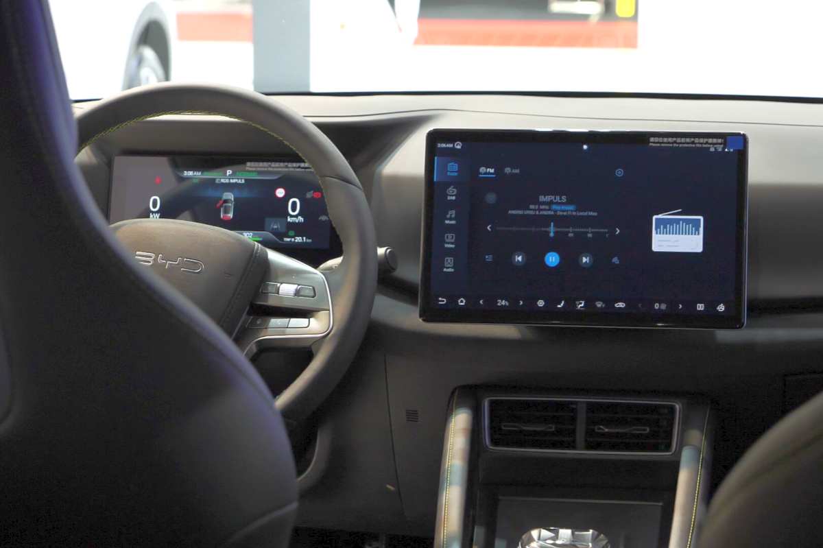 BYD a prezentat la Salonul Auto București modelele din noua generație » Ce este inovatorul sistem hibrid DM-i și cât costă