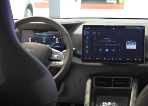 BYD a prezentat la Salonul Auto București modelele din noua generație » Ce este inovatorul sistem hibrid DM-i și cât costă