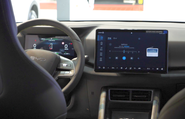 BYD a prezentat la Salonul Auto București modelele din noua generație » Ce este inovatorul sistem hibrid DM-i și cât costă