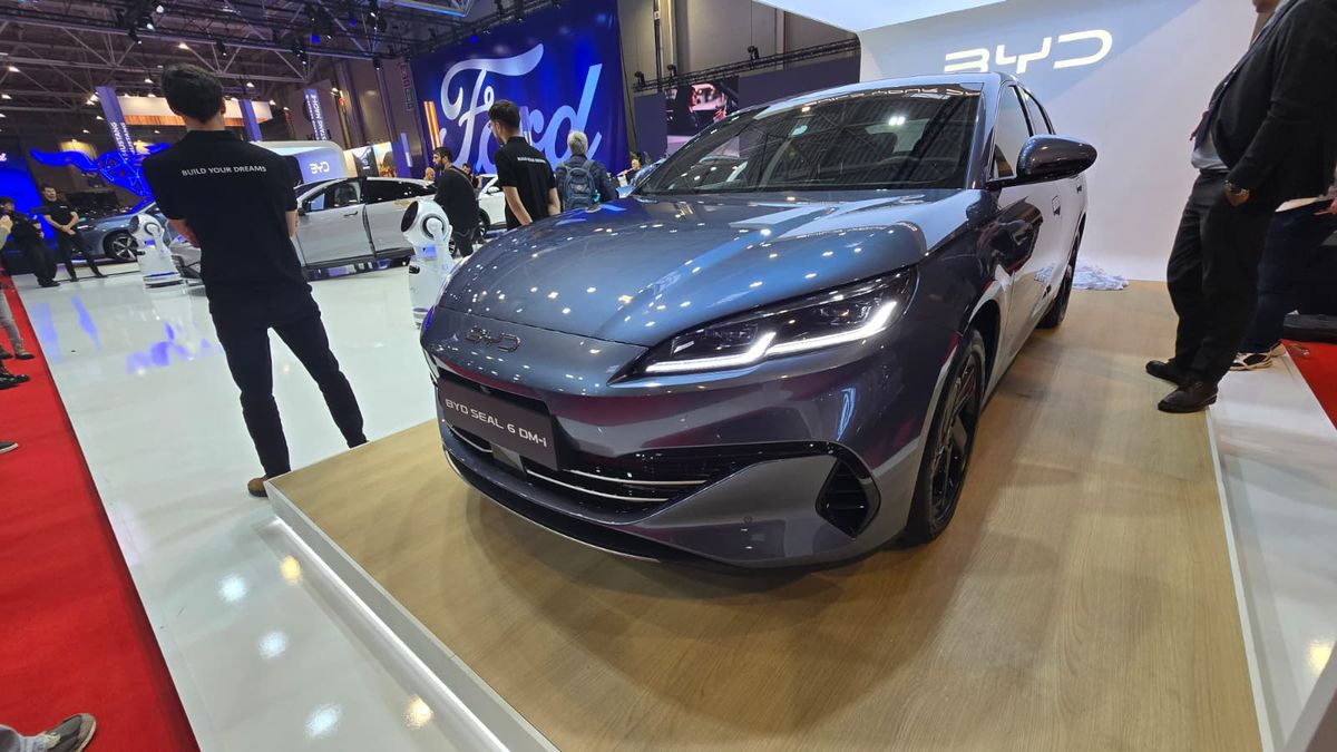 BYD a prezentat la Salonul Auto București modelele din noua generație » Ce este inovatorul sistem hibrid DM-i și cât costă