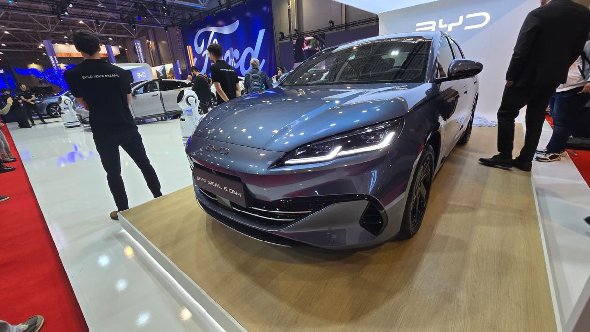 BYD a prezentat la Salonul Auto București modelele din noua generație » Ce este inovatorul sistem hibrid DM-i și cât costă