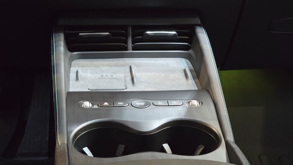 BYD a prezentat la Salonul Auto București modelele din noua generație » Ce este inovatorul sistem hibrid DM-i și cât costă