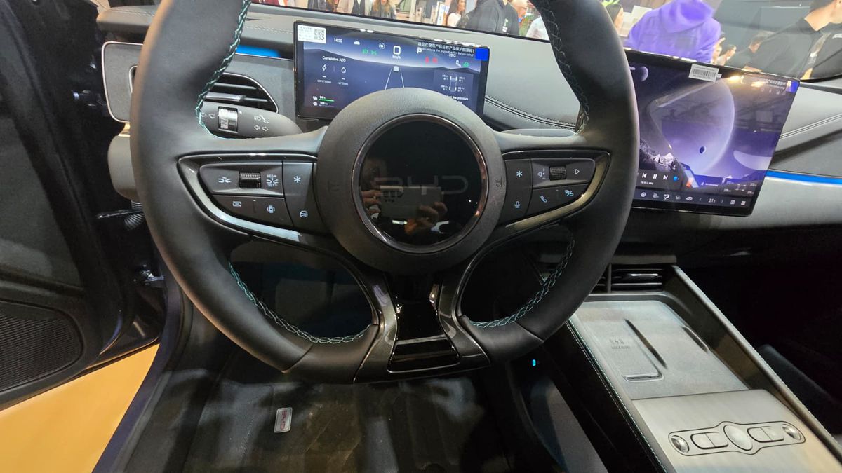 BYD a prezentat la Salonul Auto București modelele din noua generație » Ce este inovatorul sistem hibrid DM-i și cât costă