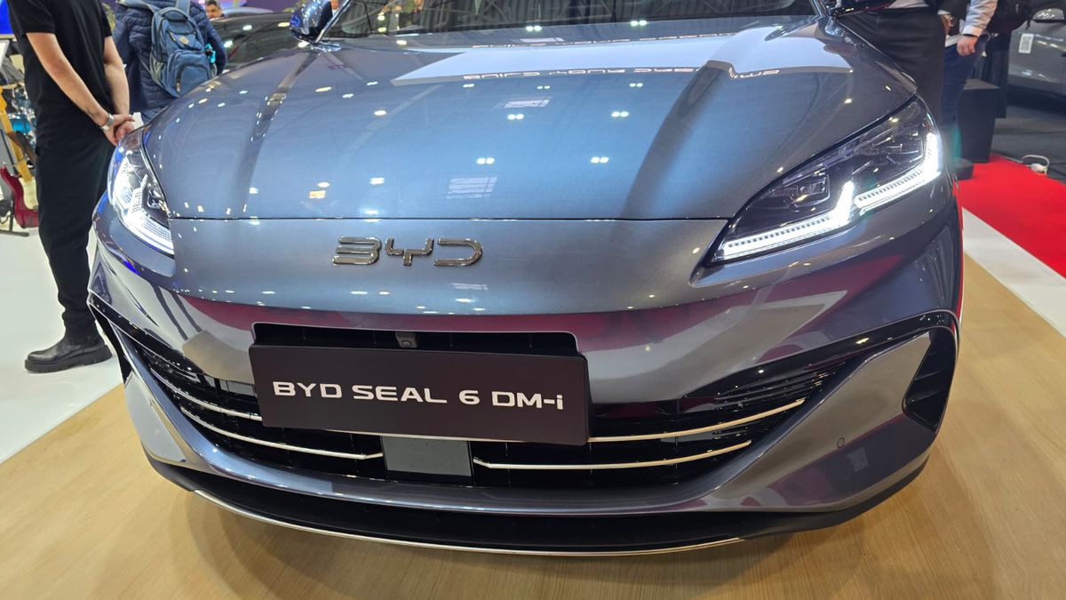BYD a prezentat la Salonul Auto București modelele din noua generație » Ce este inovatorul sistem hibrid DM-i și cât costă
