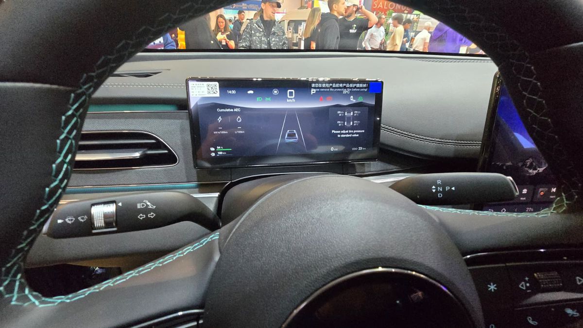 BYD a prezentat la Salonul Auto București modelele din noua generație » Ce este inovatorul sistem hibrid DM-i și cât costă