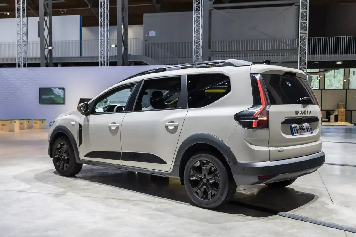 Colecția Dacia, diverse