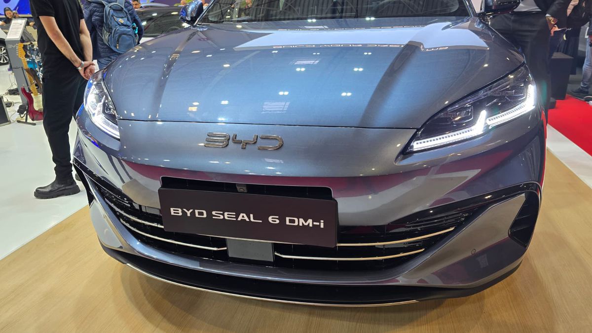 BYD a prezentat la Salonul Auto București modelele din noua generație » Ce este inovatorul sistem hibrid DM-i și cât costă