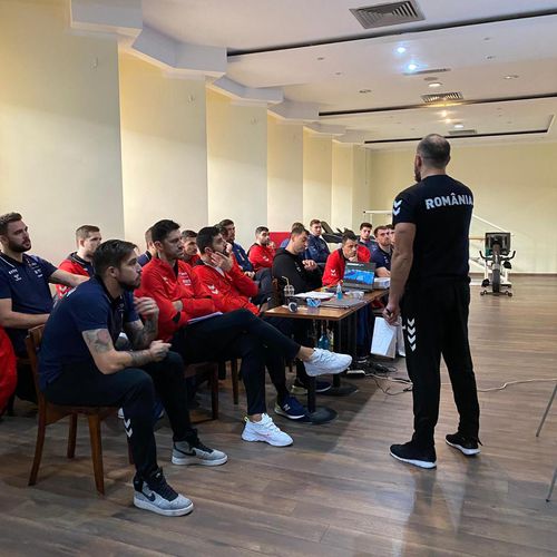 ”Tricolorii” la ședința video cu antrenorul Rareș Fortuneanu FOTO Sportsnet