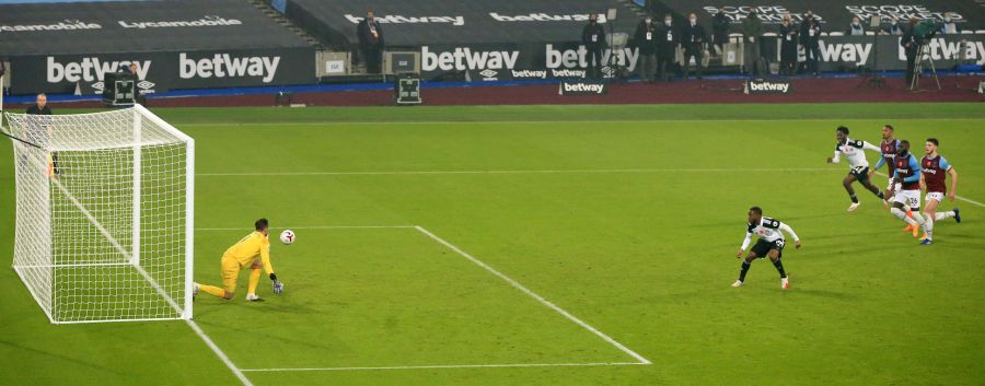 West Ham United - Fulham 1-0. „Scărița” ca un vis urât pentru Ademola Lookman. Portarul a apărat-o cu o mână: „Nu știu la ce se gândea