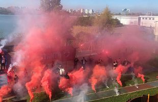 FOTO. Fanii lui Dinamo au venit să-i încurajeze pe jucători înainte de meciul cu Viitorul! Ce au făcut „câinii” în fața hotelului