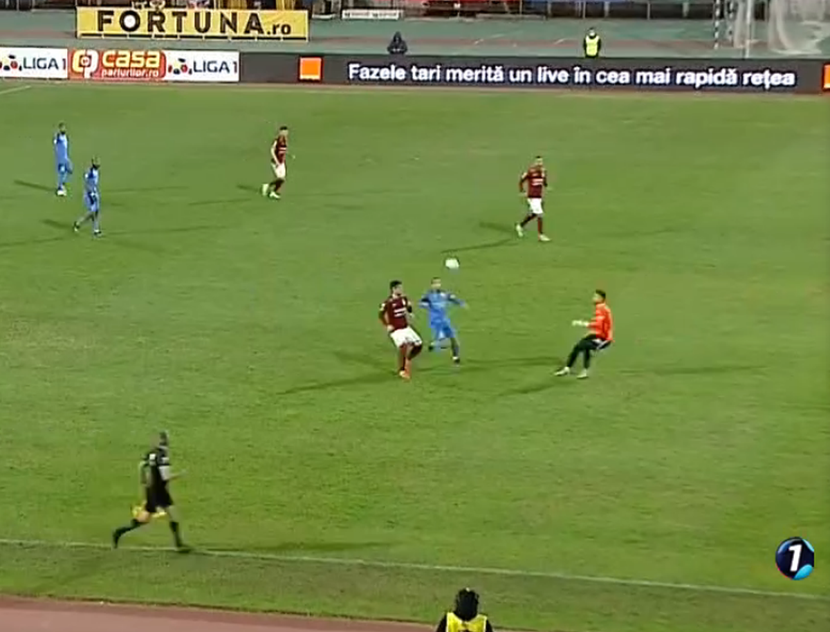 Gafă uriașă în apărarea Rapidului la golul doi reușit de Academica Clinceni