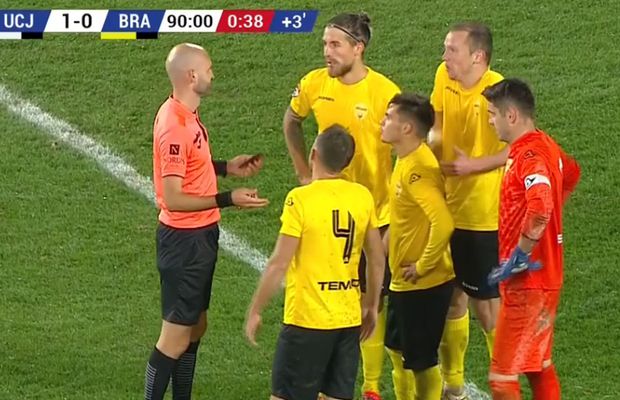 Portar eliminat pentru henț în Liga 2 » Un jucător de câmp a preluat mănușile