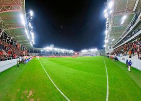 Dinamo a revenit în București după 5 luni » Câtă lume a venit la primul meci intercluburi jucat pe „Arcul de Triumf”