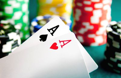 Cum a distrus un patron din Liga 1 o vioară într-un cazinou » Sorin Constantinescu dezvăluie: „I-a luat-o și a început să dea cu ea de masă. A pierdut 30-40.000€”