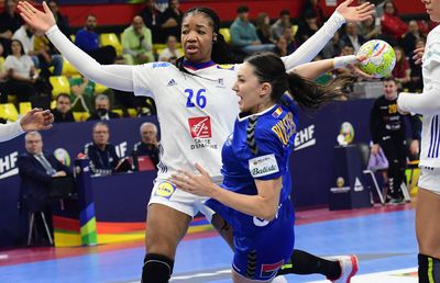 Eliza Buceschi cere un moment zero în handbalul românesc: „Trebuie să învățăm asta dacă vrem să mai contăm în handbal! Ne lipsește de la junioare!”