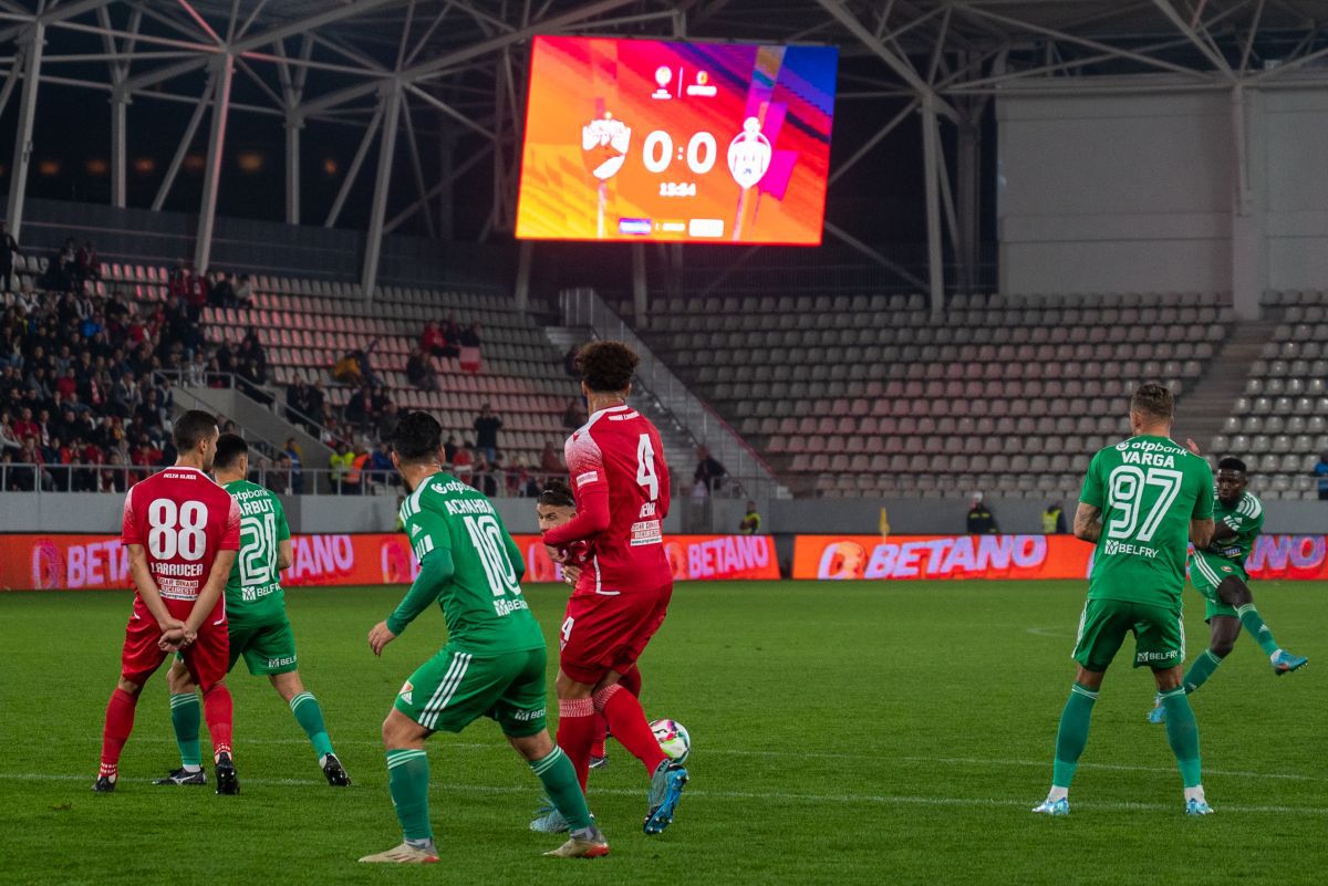 Ultrașii lui Dinamo și-au dat în petic la meciul cu Sepsi » Scandări rasiste și xenofobe + au luat la țintă un adversar