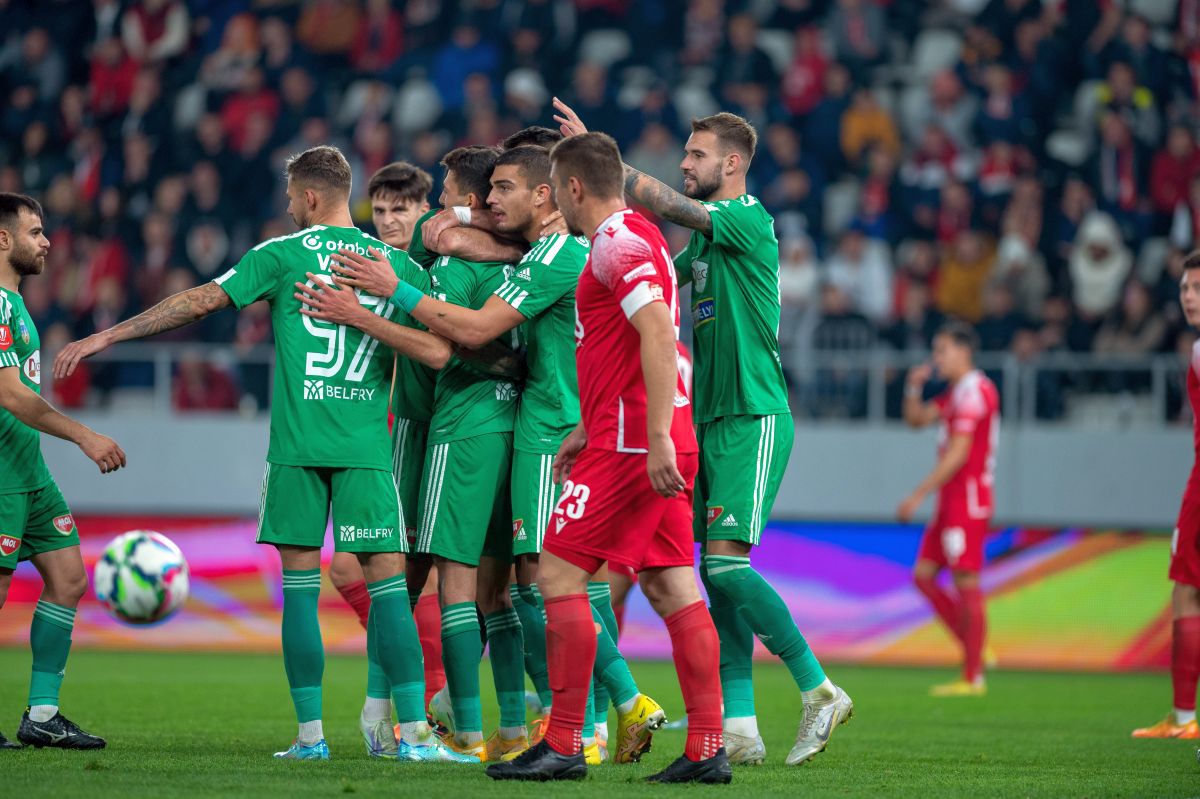 Ultrașii lui Dinamo și-au dat în petic la meciul cu Sepsi » Scandări rasiste și xenofobe + au luat la țintă un adversar