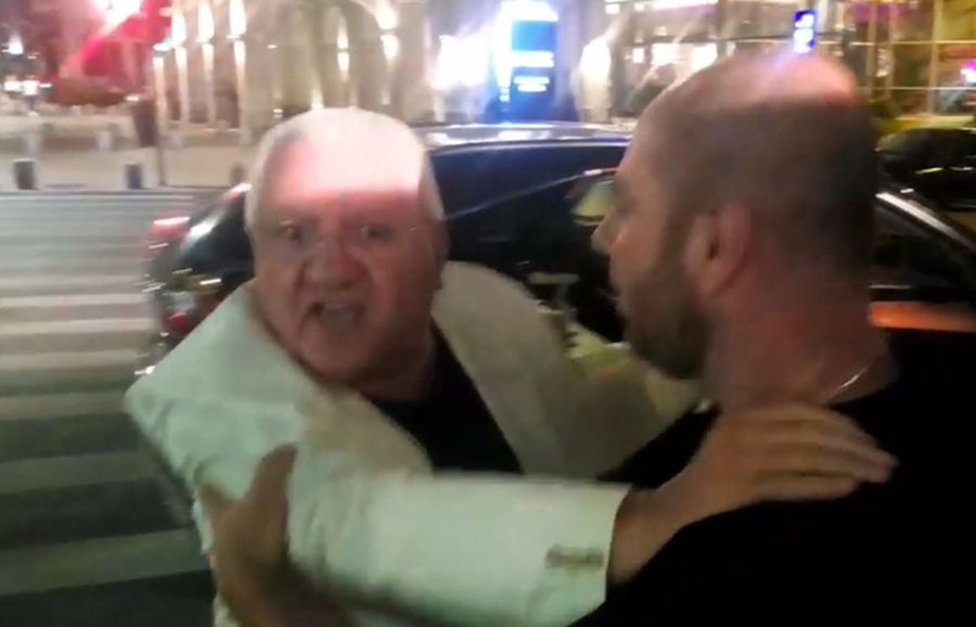 Momentul altercației din urmă cu doi ani Dumitru Dragomir, conflict violent pe stradă cu protestatarul „Ceaușescu”: „Au dat în mine, nu mai văd cu un ochi!” vs. „M-au înțepat cu șurubelnția, au pus câinele să mă muște”