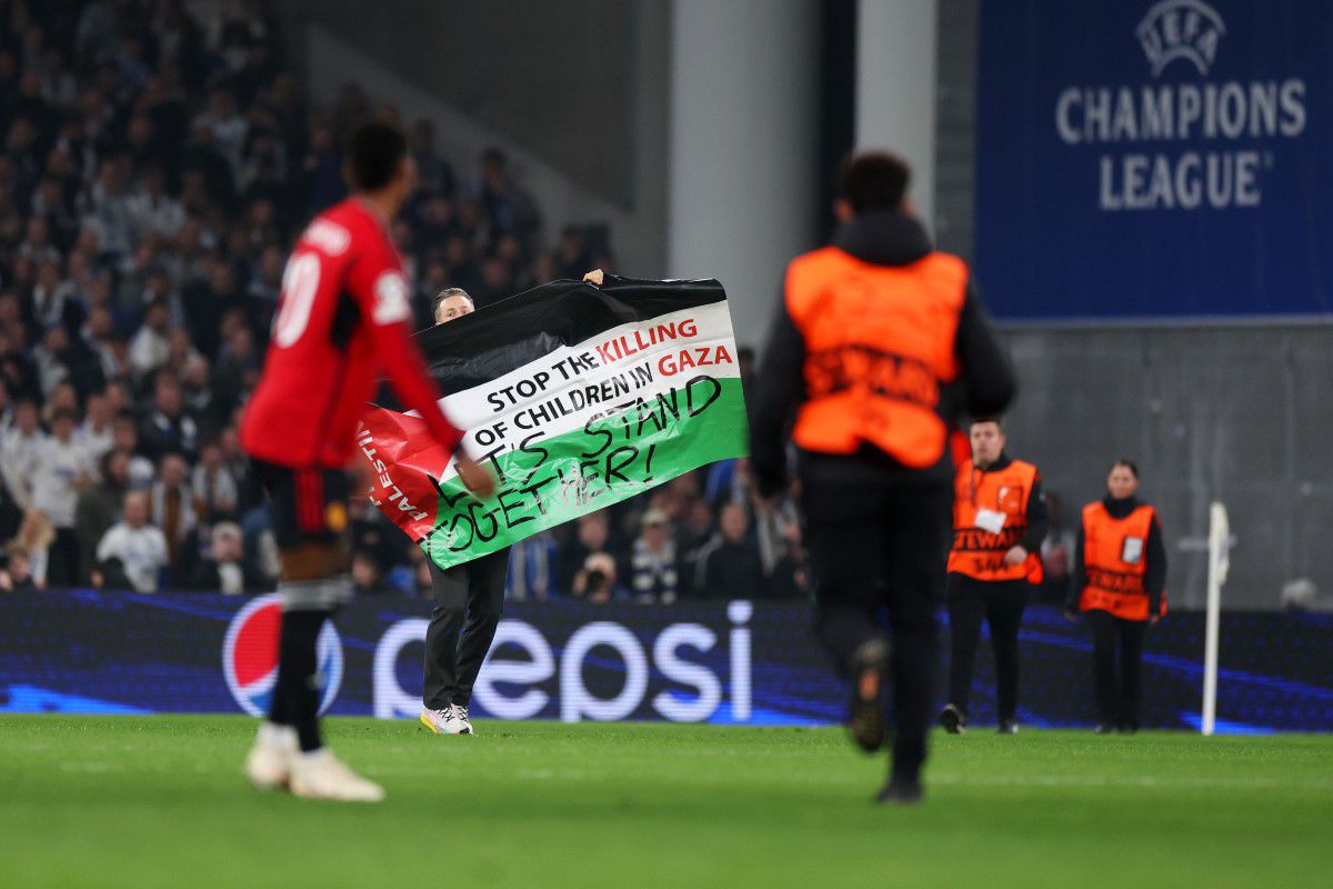 Cine e Roony Bardghji, omul care a răpus-o pe United: e golgeterul echipei la doar 17 ani!