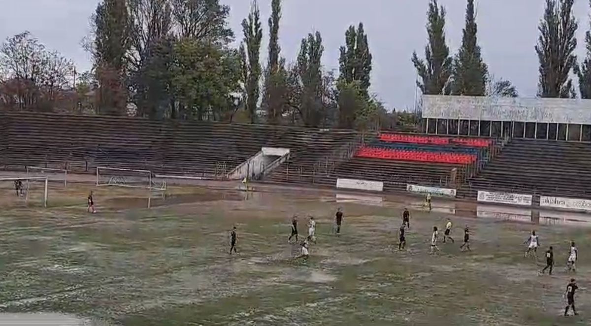 Stadion din Brăila, inundat la meciul cu Râmnicu Sărat