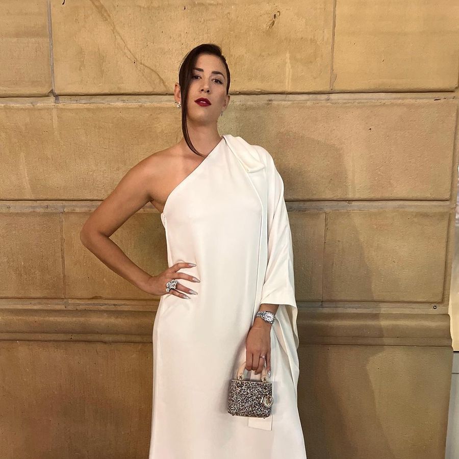 Garbine Muguruza e „foarte fericită” și pozează spectaculos în rochii de la Carolina Herrera și Dior » Expoziții, gale, festivaluri de film și tenis DELOC