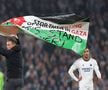 A intrat cu steagul Palestinei pe teren și a întrerupt meciul Copenhaga - Manchester United // foto: Guliver/gettyimages