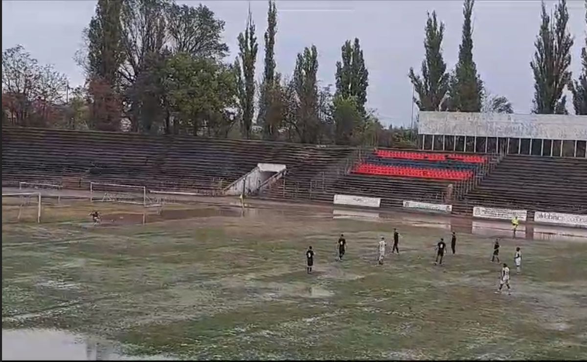 Stadion din Brăila, inundat la meciul cu Râmnicu Sărat