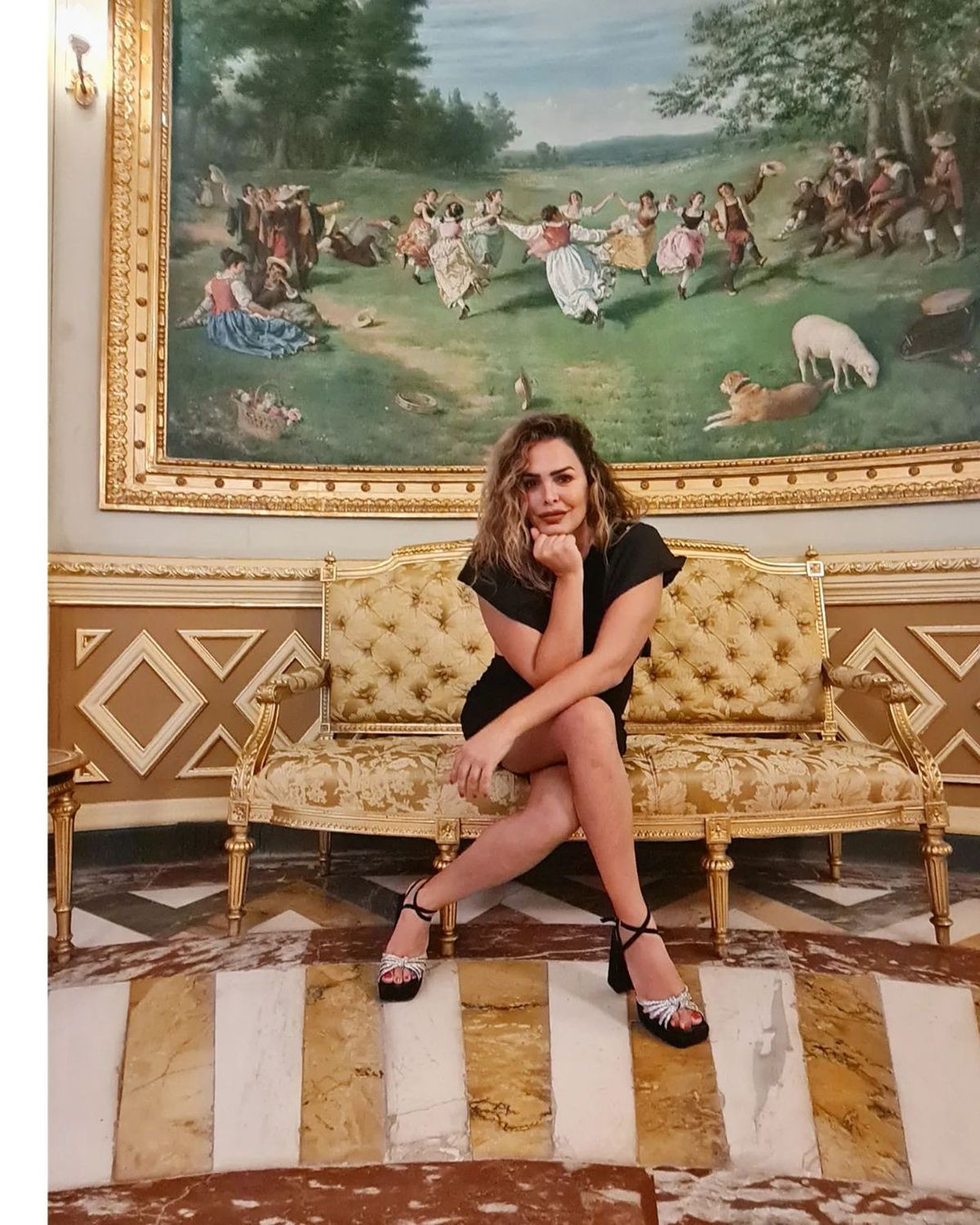 „Sunt lăsate telefoanele la intrare, fetele ajung să câștige bine”. Un star face dezvăluiri din lumea petrecerilor gigantice ale fotbaliștilor: „Astea sunt cifrele”